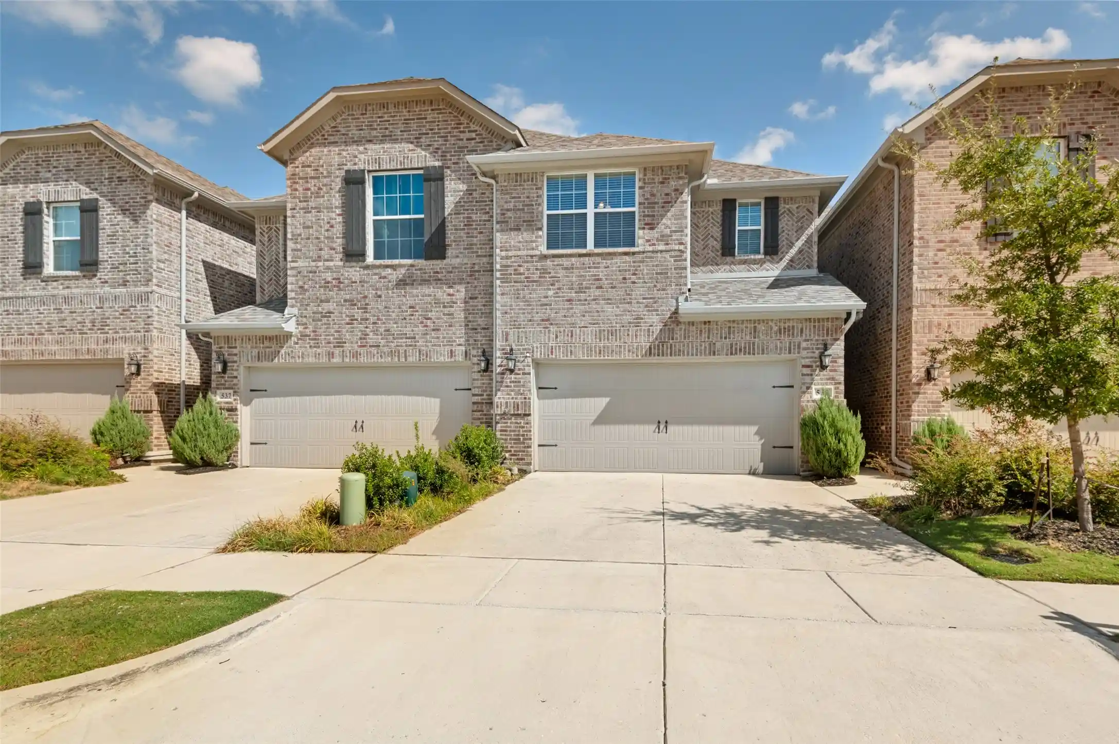 Photo 1 of Townhouse for sale at 533 Hutchinson Ln, Lewisville, TX 75077 | MLS# 21412257 | Listing updated on 2026-10-24
