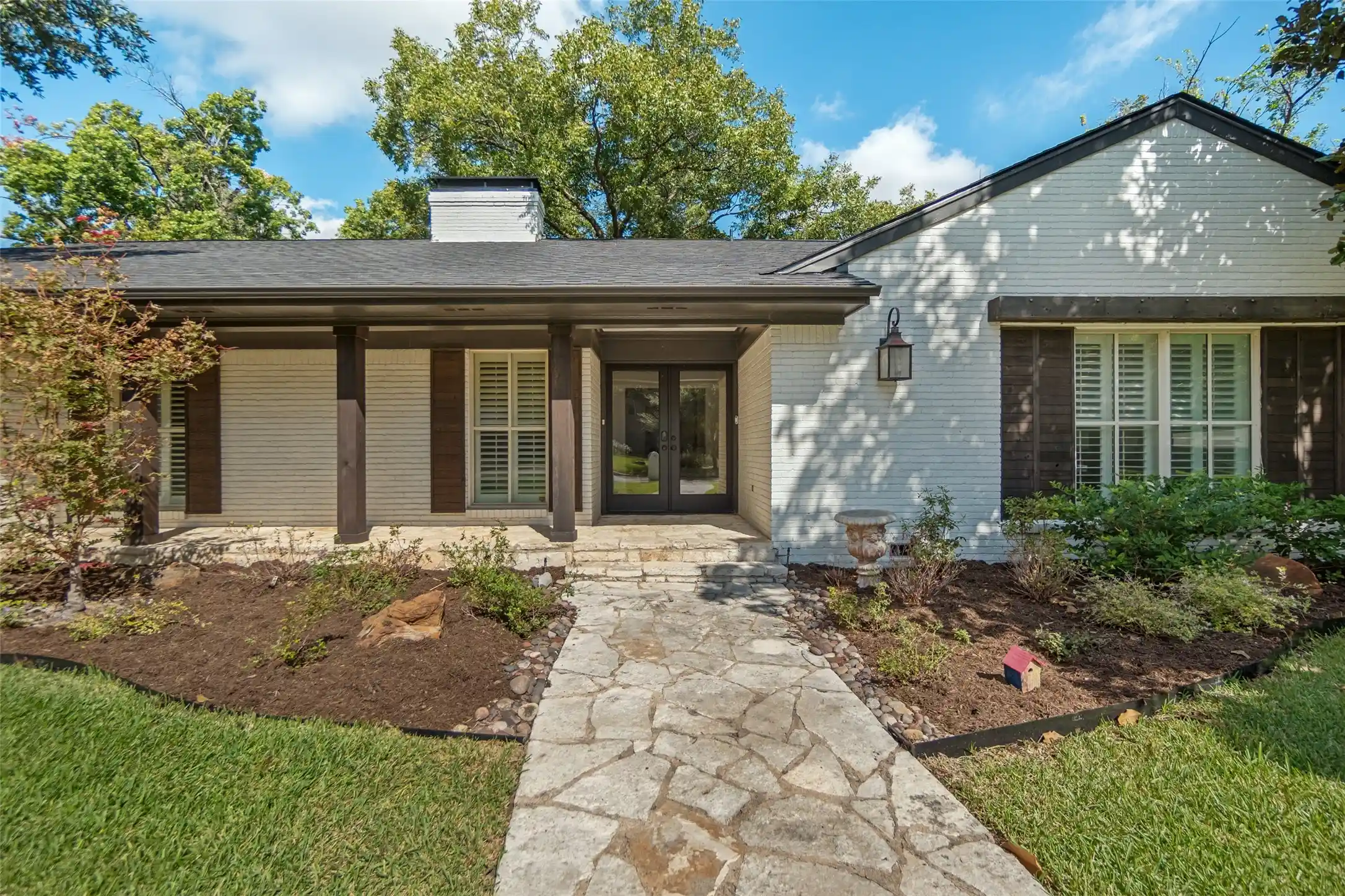 Single family home for sale at 6609 Ridgeview Cir, Dallas, TX 75240 | MLS# 21411878
