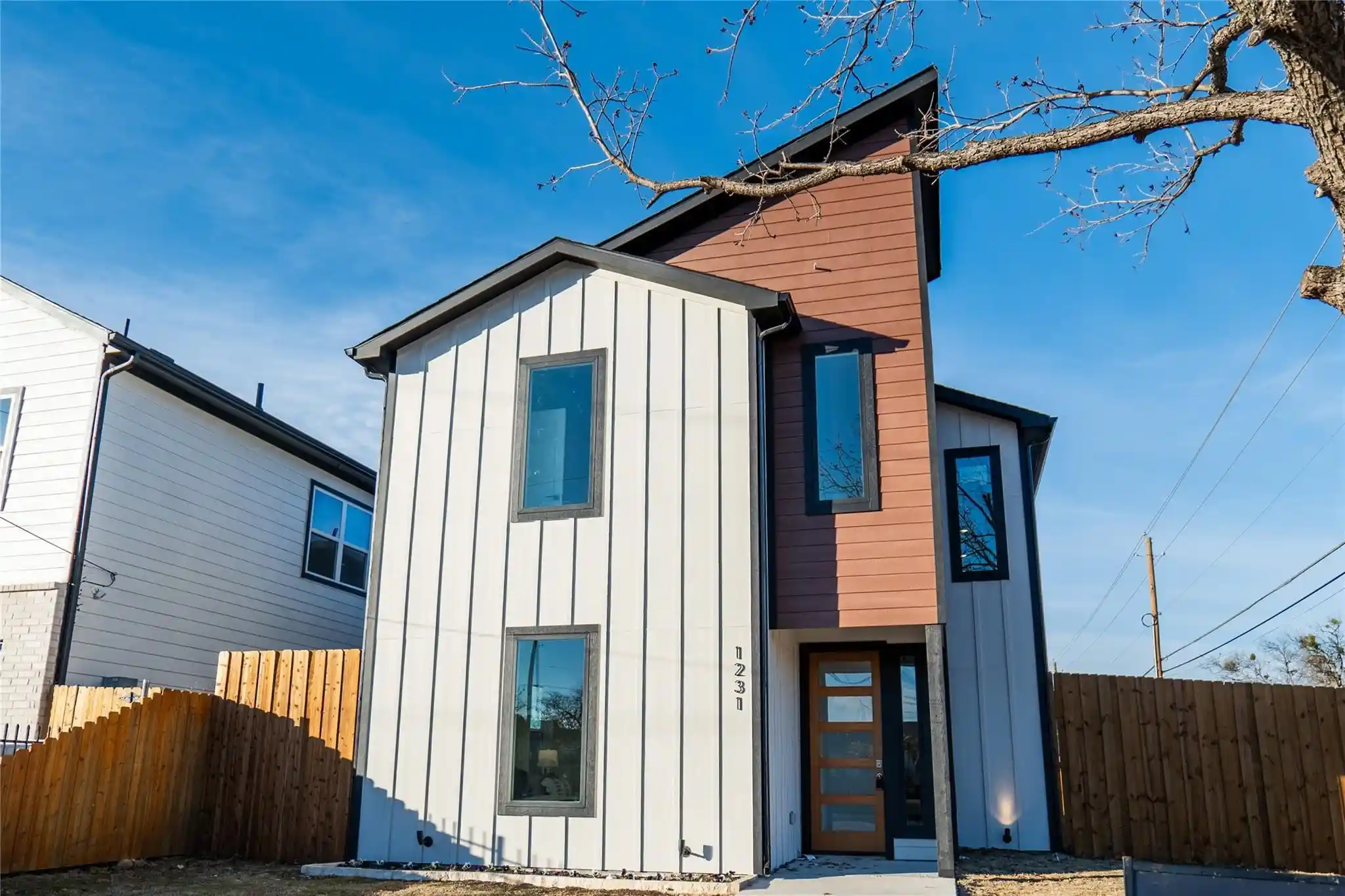 Photo 1 of Single family home for sale at 1231 Claude St, Dallas, TX 75203 | MLS# 21412375 | Listing updated on 2026-10-18