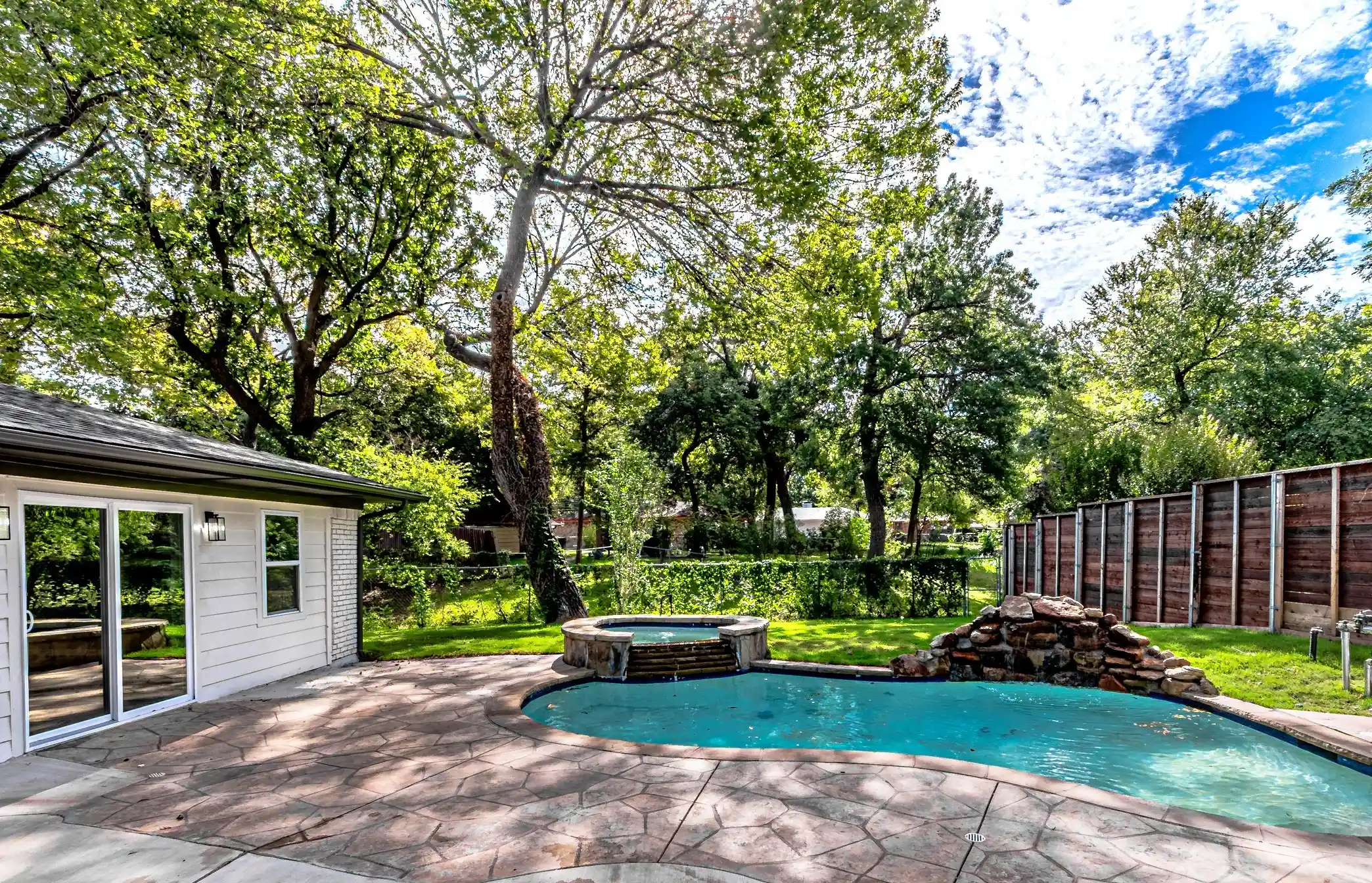 Photo 1 of Single family home for sale at 6316 Rock Cyn Trl, Dallas, TX 75232 | MLS# 21414603 | Listing updated on 2026-10-25