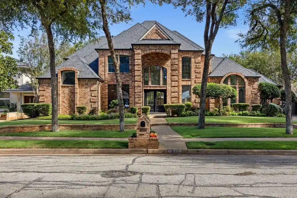 Photo 1 of Single family home for sale at 3509 Lake Tahoe Dr, Arlington, TX 76016 | MLS# 21414600 | Listing updated on 2026-10-22