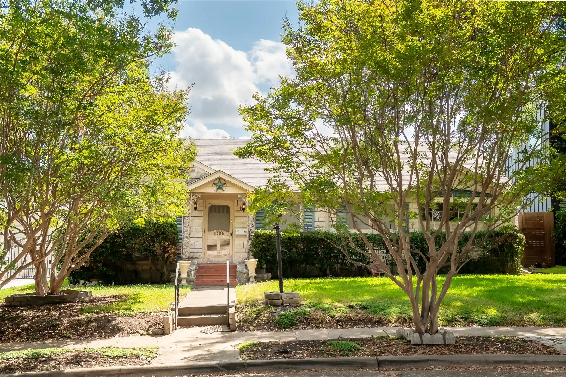 Photo 1 of Sale Pending at 6286 Malcolm Dr, Dallas, TX 75214 | MLS# 21414655 | Listing updated on 2026-10-28