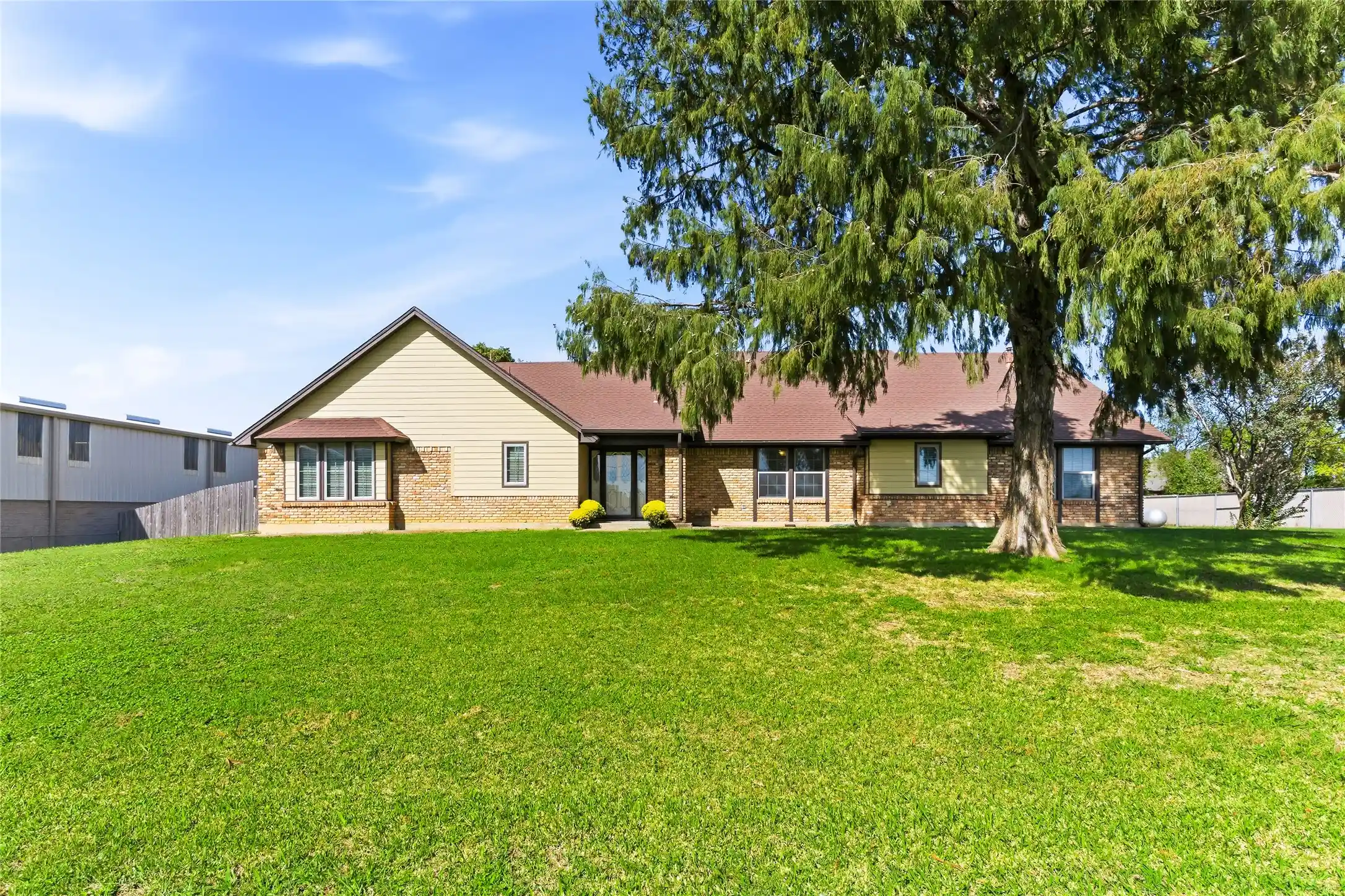 Photo 1 of Single family home for sale at 910 W Highway 67, Alvarado, TX 76009 | MLS# 21414680 | Listing updated on 2026-10-31