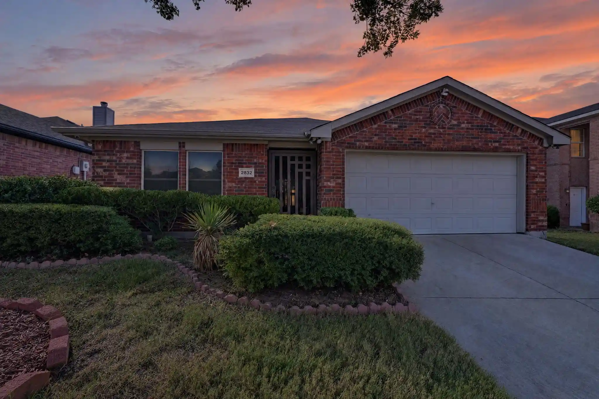 Single family home for sale at 2832 Trailhouse Dr, Dallas, TX 75237 | MLS# 21414654