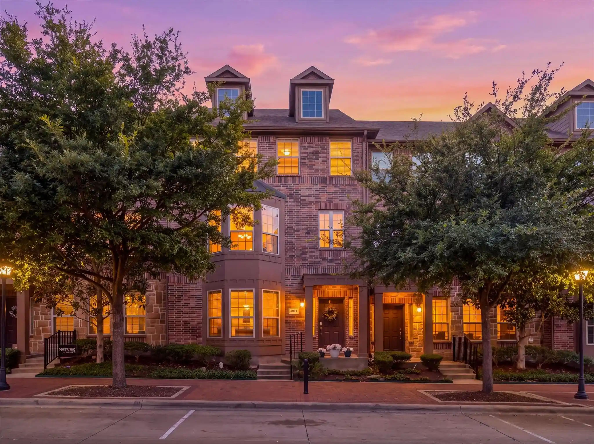 Townhouse for sale at 3894 Everwood Ln, Addison, TX 75001 | MLS# 21399735