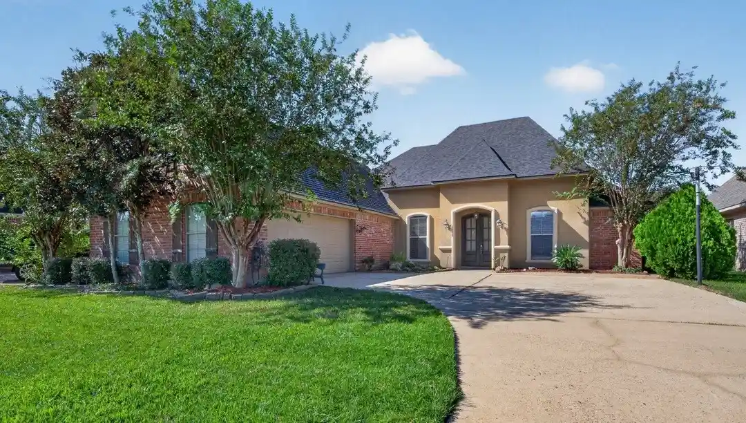 Photo 1 of Single family home for sale at 10030 Somerset Ln, Shreveport, LA 71106 | MLS# 21414845 | Listing updated on 2026-10-24