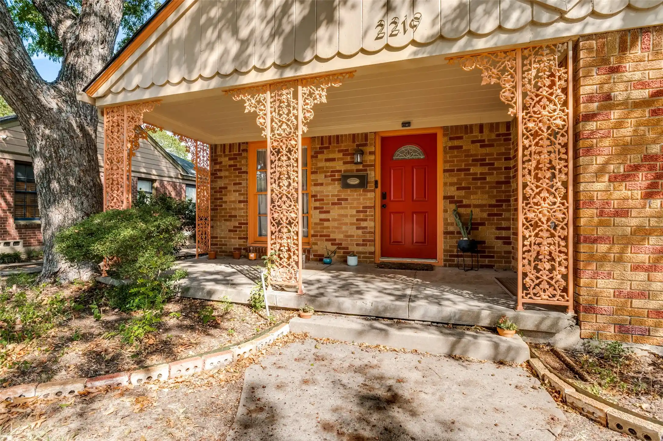 Photo 1 of Single family home for sale at 2219 Carnes St, Dallas, TX 75208 | MLS# 21415340 | Listing updated on 2026-10-25