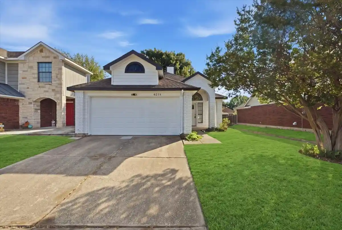 Photo 1 of Single family home for sale at 6812 Driffield Cir E, North Richland Hills, TX 76182 | MLS# 21408483 | Listing updated on 2026-10-23