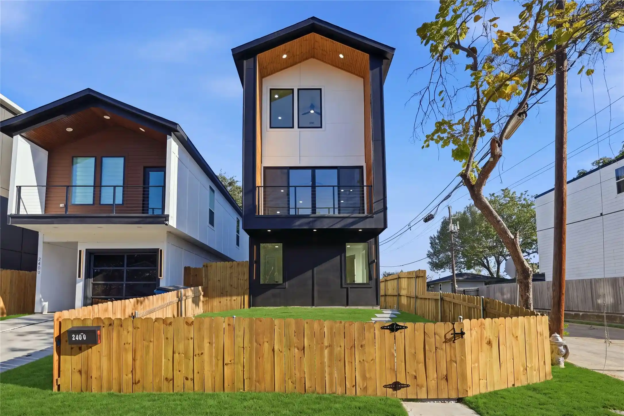 Photo 1 of Single family home for sale at 2400 Dyson St, Dallas, TX 75215 | MLS# 21415039 | Listing updated on 2026-10-29