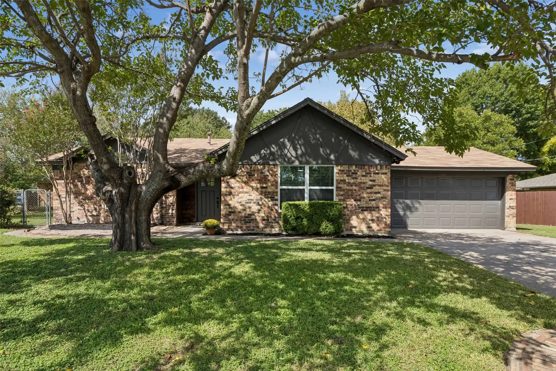 Photo 1 of Single family home for sale at 433 Ferenz Ave, Crowley, TX 76036 | MLS# 21416021 | Listing updated on 2026-10-24