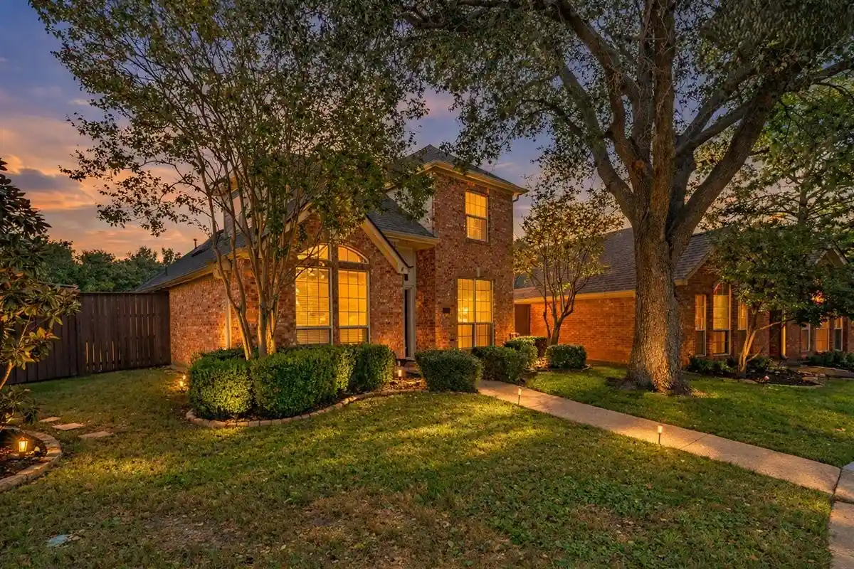 Photo 1 of Sale Pending at 305 Moss Hl Rd, Irving, TX 75063 | MLS# 21413156 | Listing updated on 2026-10-27