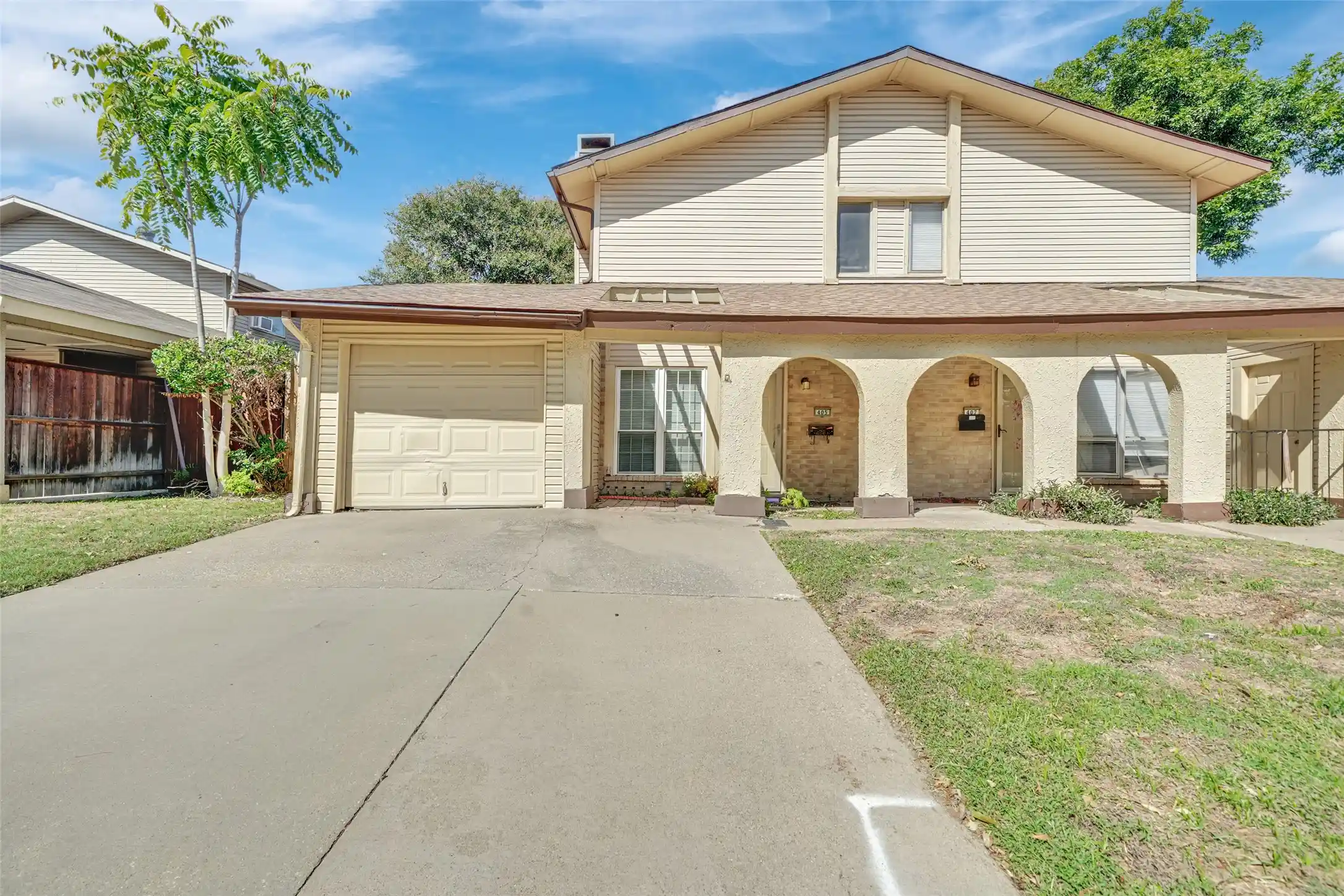 Townhouse for sale at 405 Atherton Dr, Garland, TX 75043 | MLS# 21412651