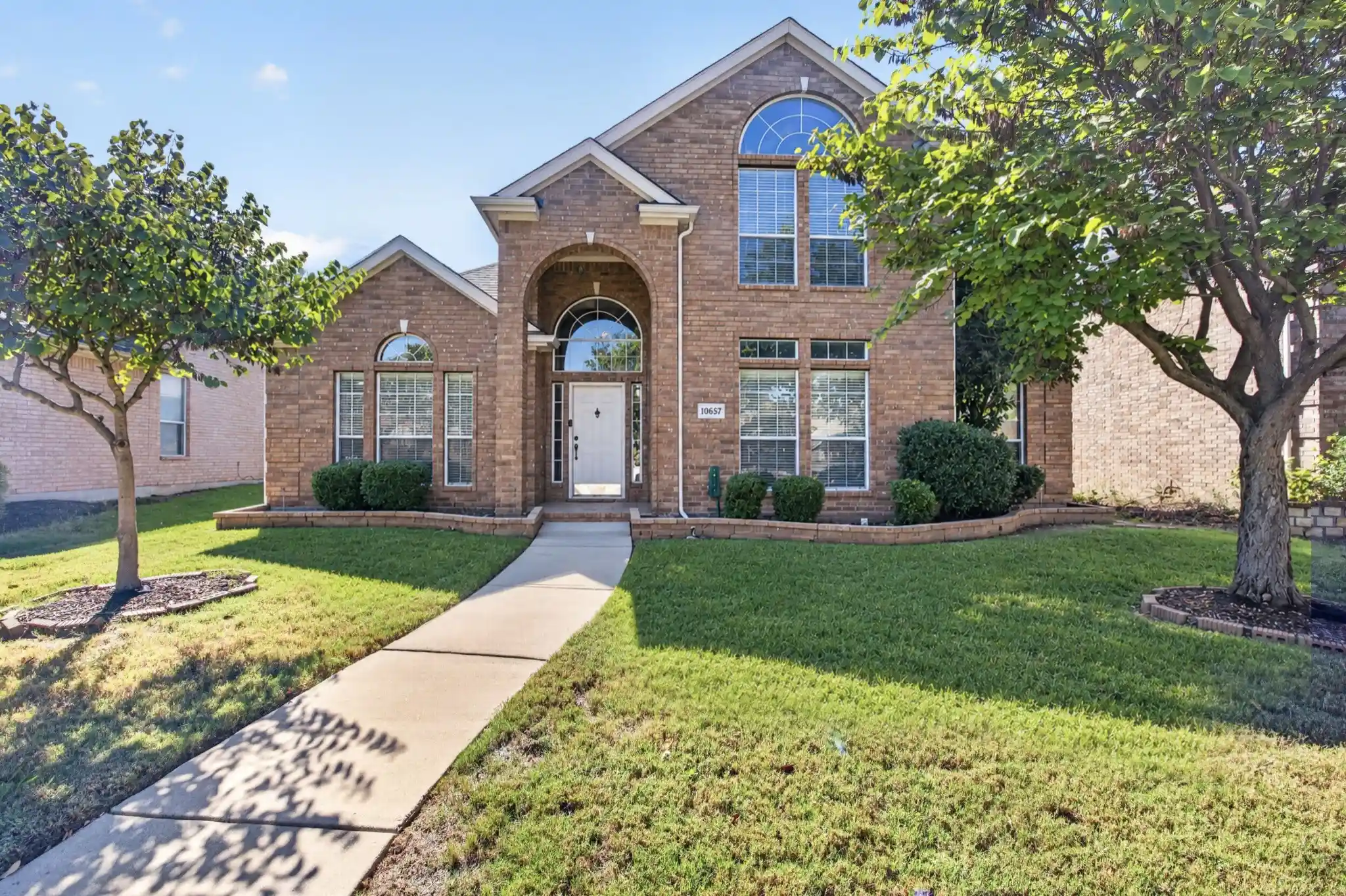Photo 1 of Single family home for sale at 10657 Coach House Ln, Frisco, TX 75035 | MLS# 21411909 | Listing updated on 2026-10-21