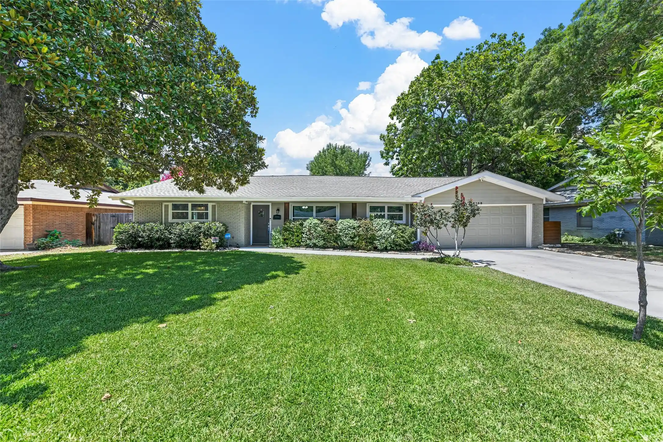 Single family home for sale at 6108 Trl Lake Dr, Fort Worth, TX 76133 | MLS# 21411322