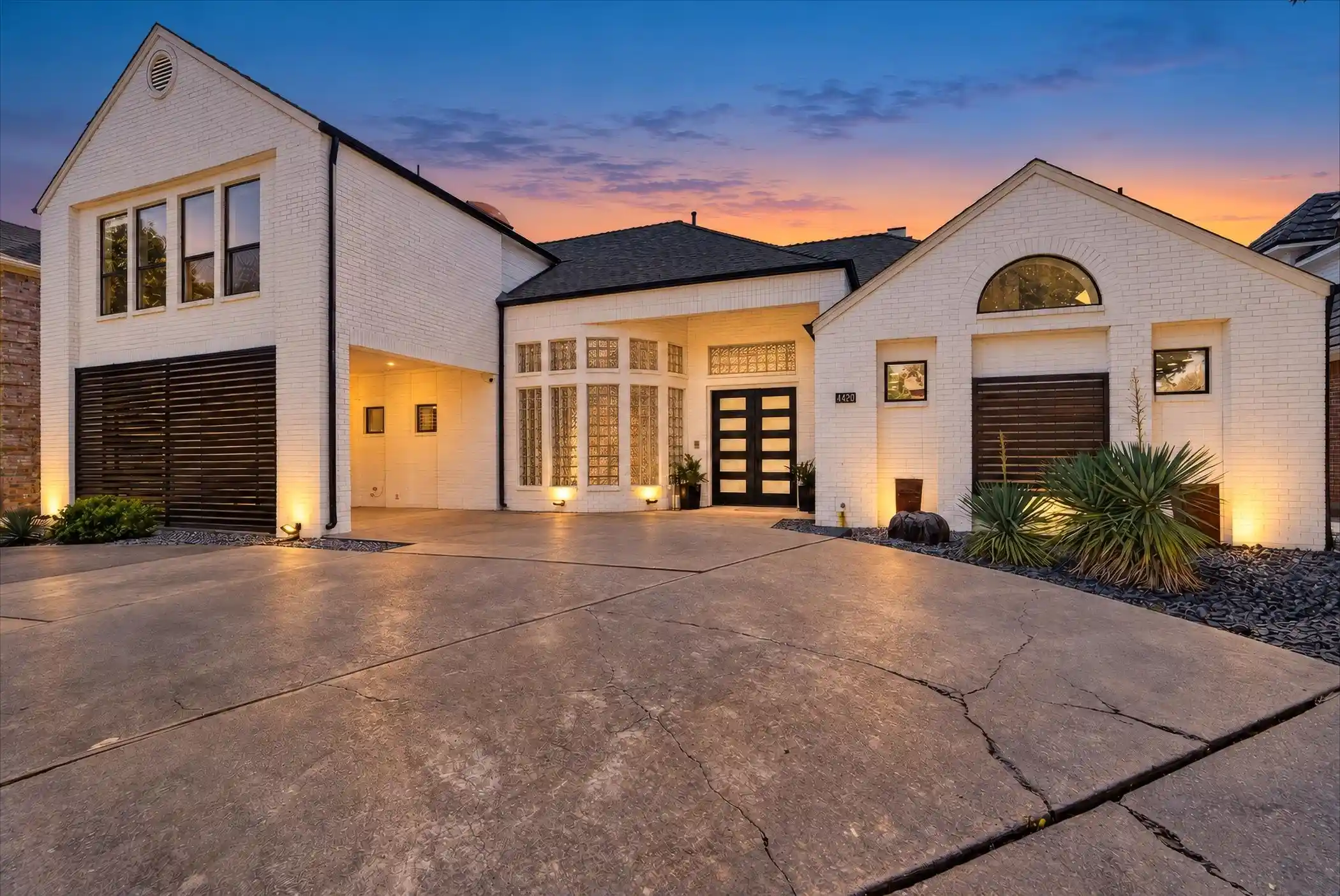 Photo 1 of Single family home for sale at 4420 Holw Oak Dr, Dallas, TX 75287 | MLS# 21416305 | Listing updated on 2026-10-25