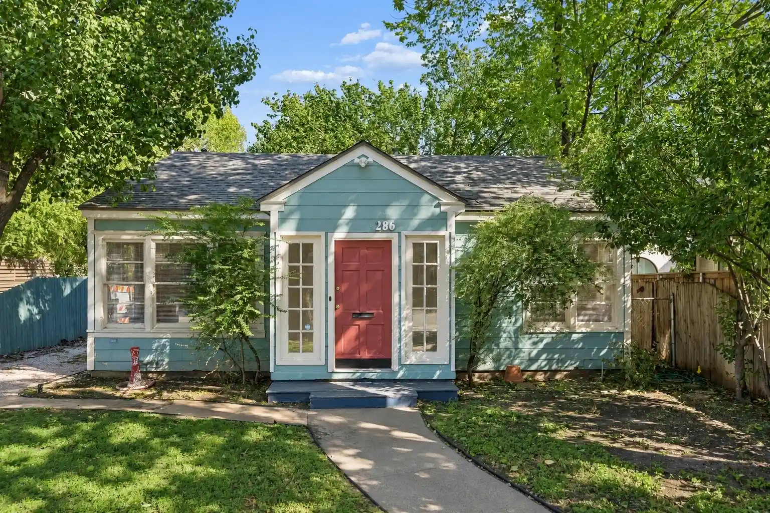 Photo 1 of Single family home for sale at 4286 S Cresthaven Rd, Dallas, TX 75209 | MLS# 21415824 | Listing updated on 2026-10-23