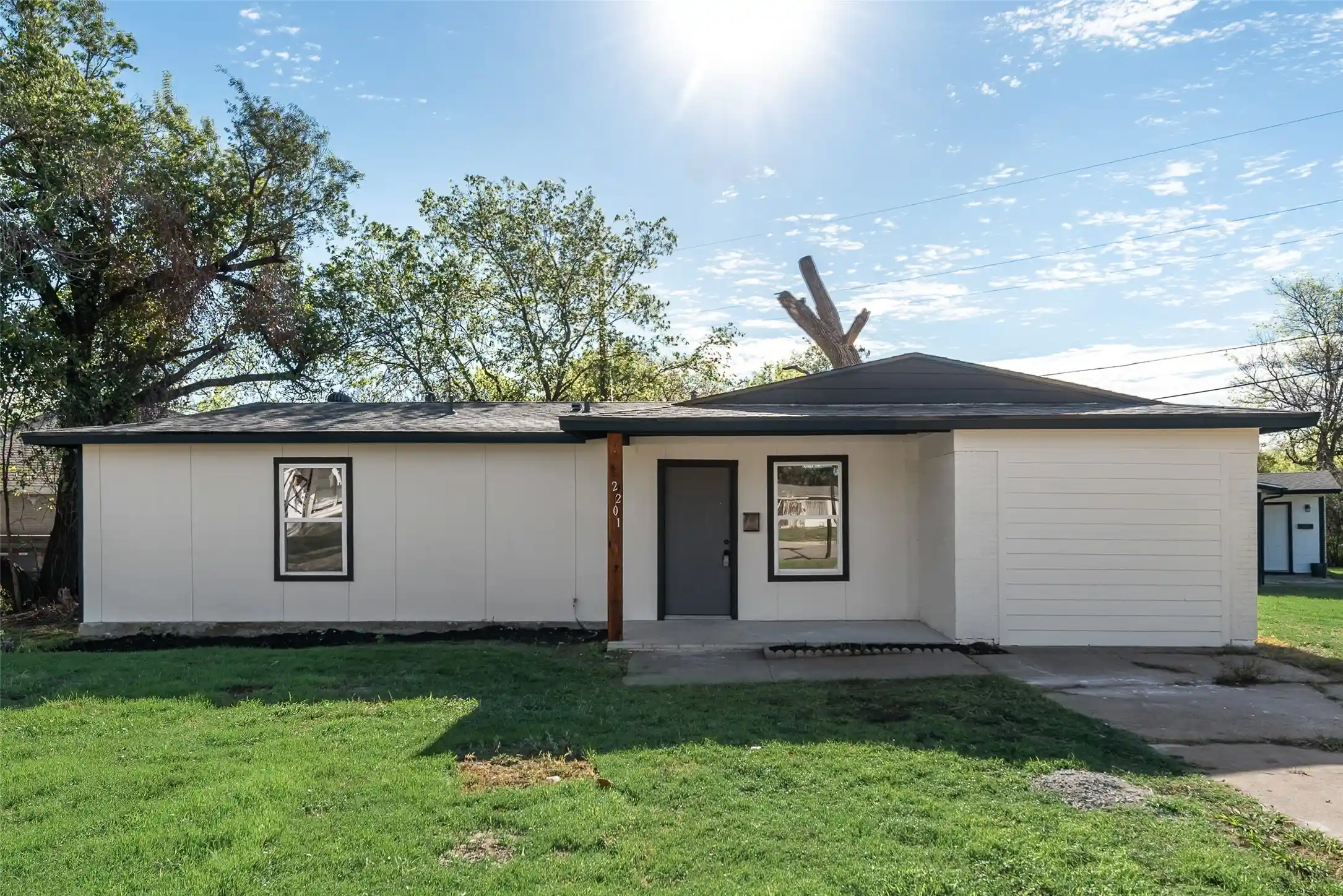 Photo 1 of Single family home for sale at 2201 Carruthers Dr, Fort Worth, TX 76112 | MLS# 21416445 | Listing updated on 2026-10-23