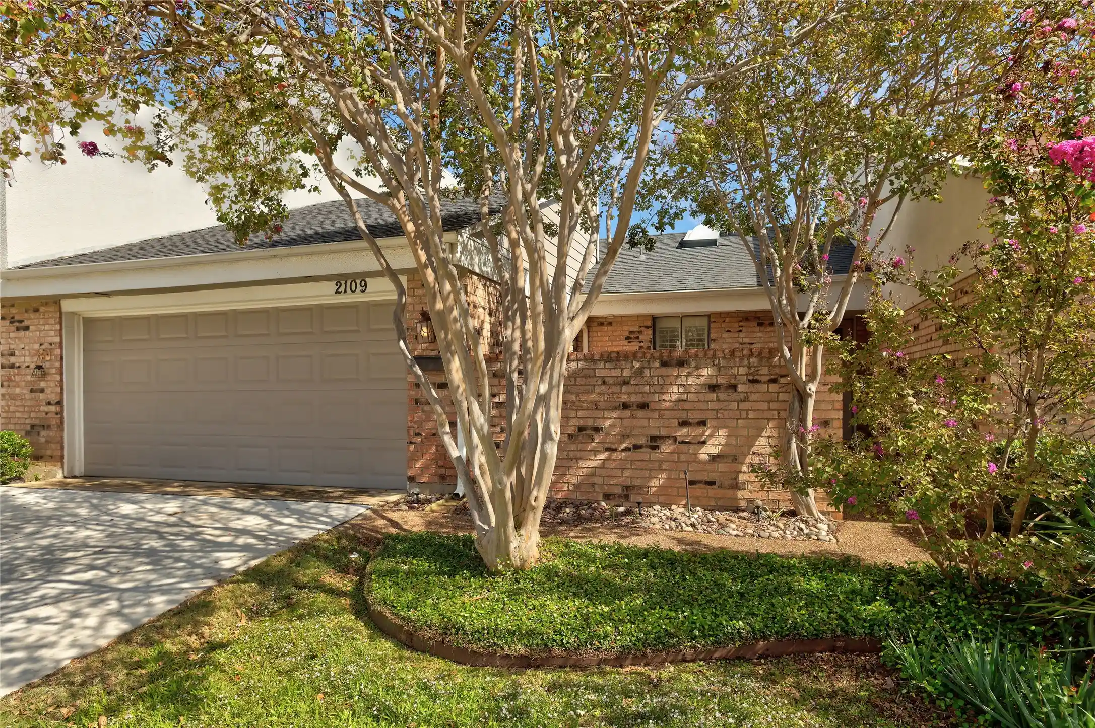 Townhouse for sale at 2109 Brk Mount Ct, Carrollton, TX 75006 | MLS# 21412171