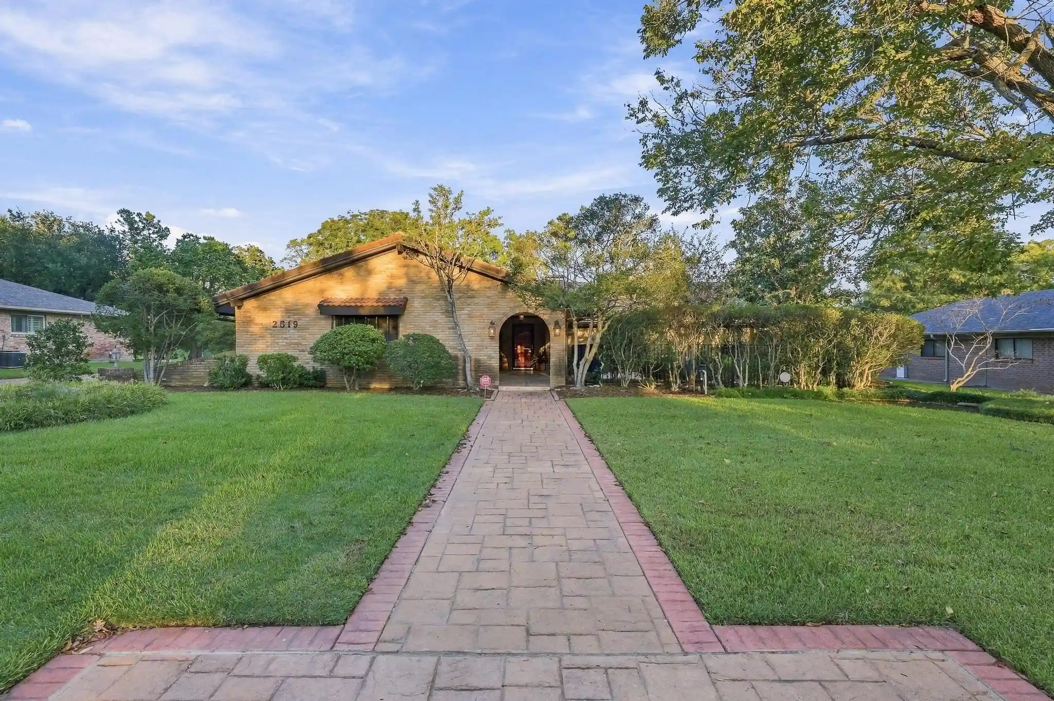 Photo 1 of Single family home for sale at 2519 Shoreline Dr, Sherman, TX 75092 | MLS# 21416593 | Listing updated on 2026-10-27