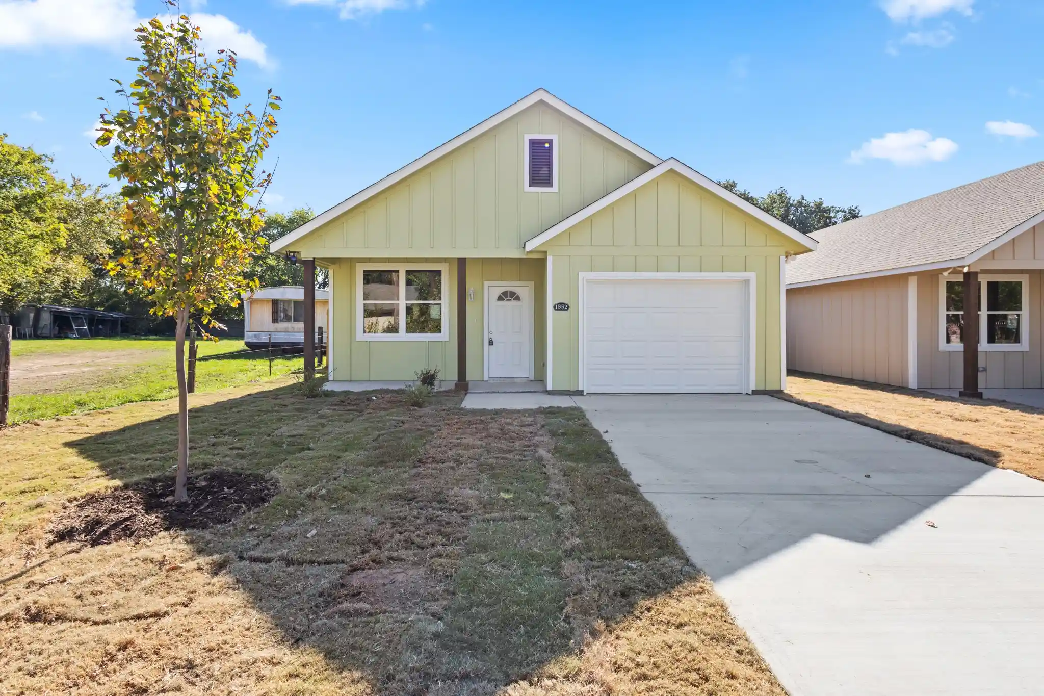 Photo 1 of Single family home for sale at 1552 Smoke Tree Ln, Dallas, TX 75253 | MLS# 21414797 | Listing updated on 2026-10-25
