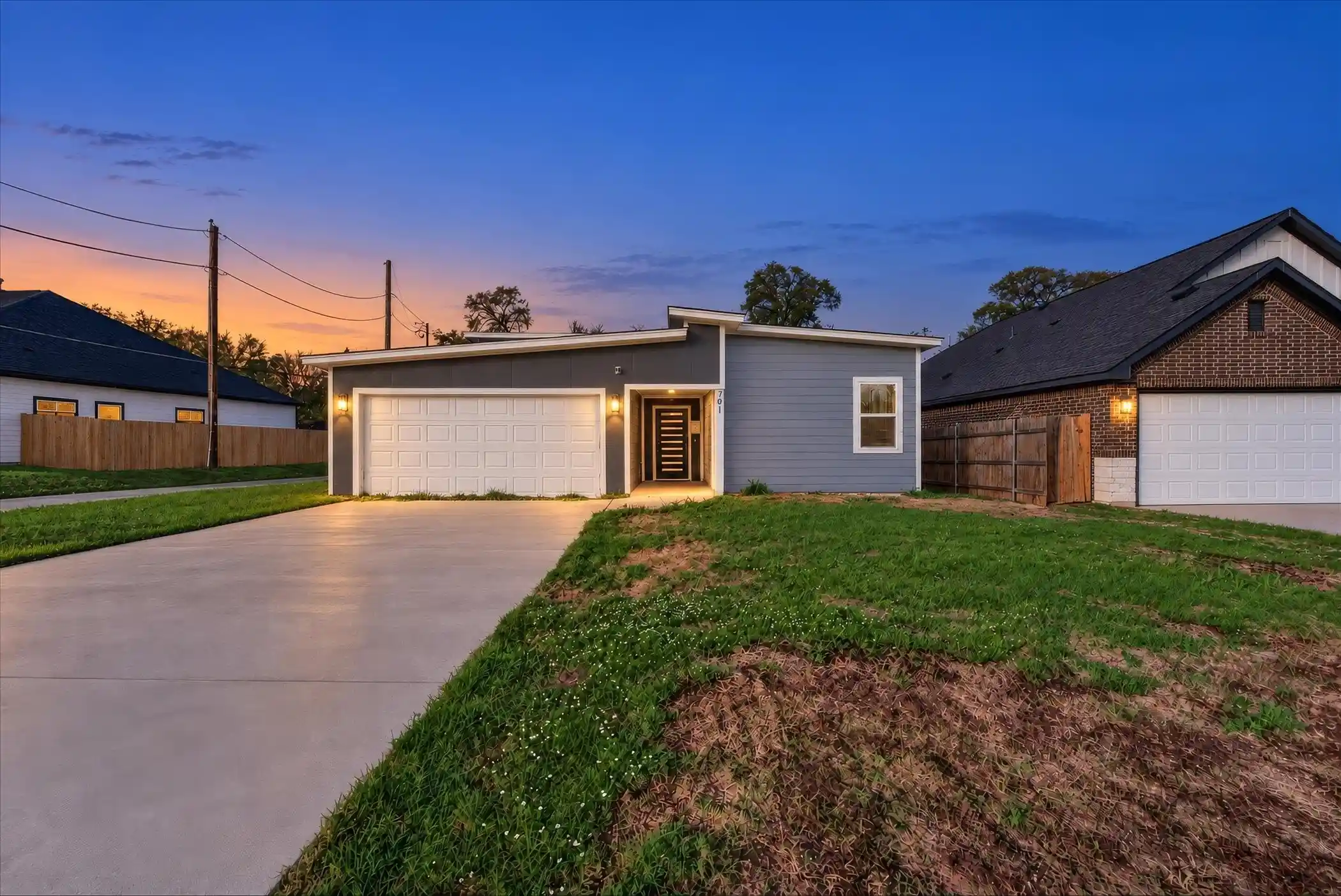 Photo 1 of Single family home for sale at 701 Atlanta St, Fort Worth, TX 76104 | MLS# 21415641 | Listing updated on 2026-10-24