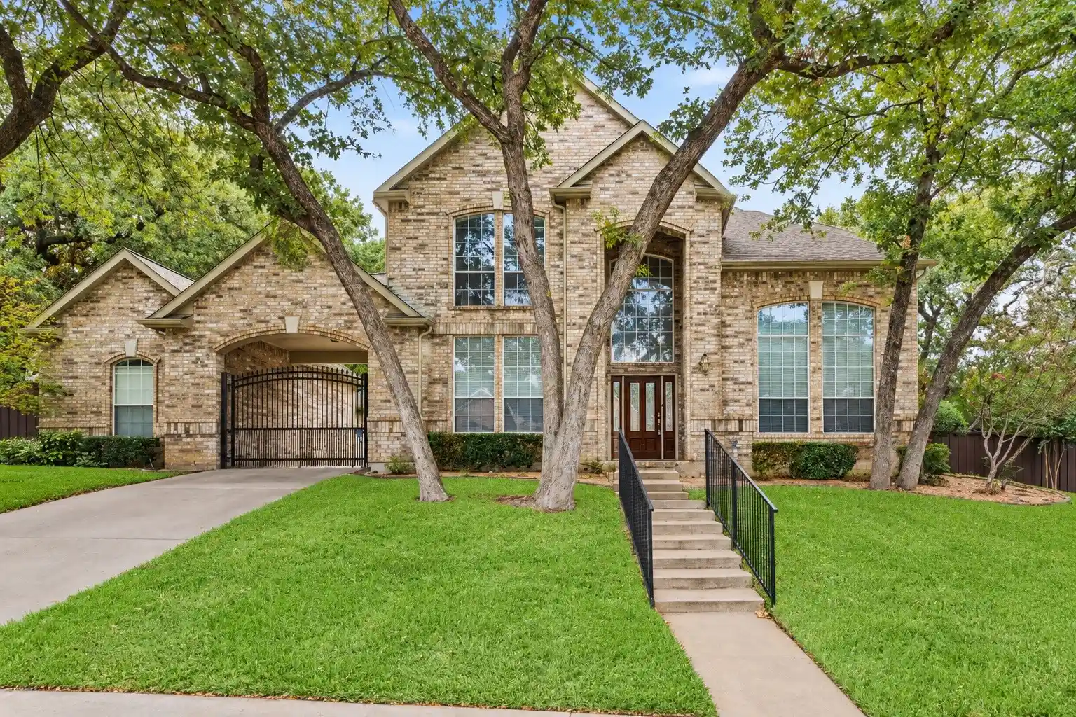 Photo 1 of Single family home for sale at 800 Timberwolf Ct, Crowley, TX 76036 | MLS# 21405211 | Listing updated on 2026-10-24