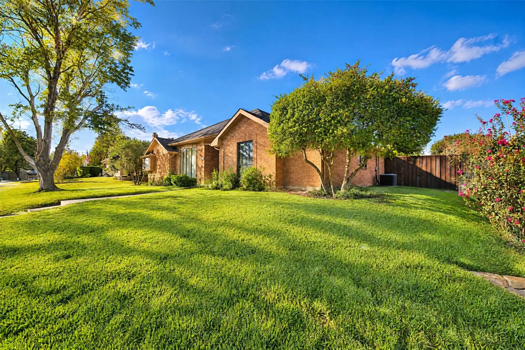 Photo 1 of Single family home for sale at 1237 Stonewall St, Garland, TX 75043 | MLS# 21416966 | Listing updated on 2026-10-26