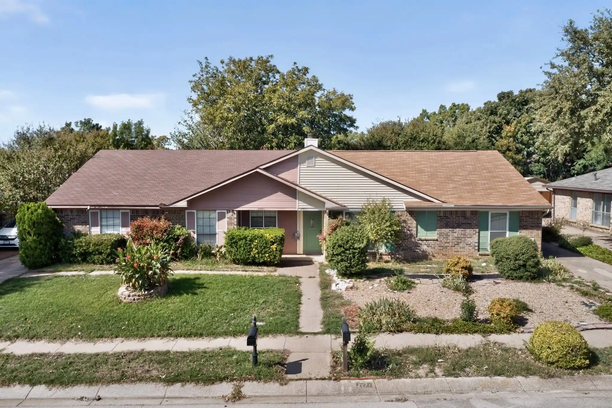 Photo 1 of Townhouse for sale at 2911 Gray Oak Dr, Euless, TX 76039 | MLS# 21381651 | Listing updated on 2026-10-21