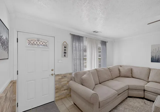 Photo 3 of Single family home for sale at 6937 Misty Glen Ct, Fort Worth, TX 76120 | MLS# 21414621 | Listing updated on 2026-10-30