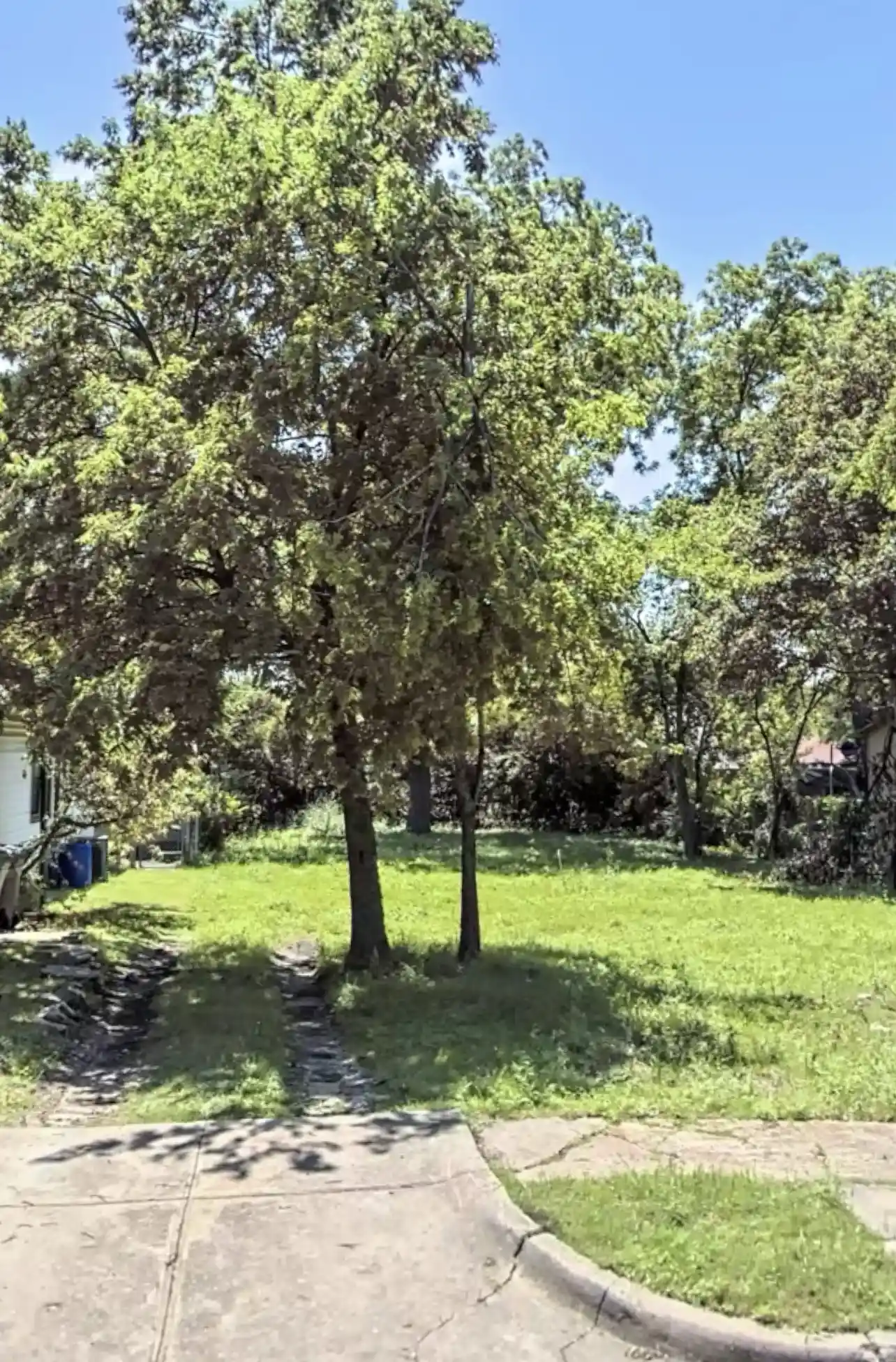 Photo 1 of Land for sale at 611 S Glasgow Dr, Dallas, TX 75223 | MLS# 21417190 | Listing updated on 2026-10-21