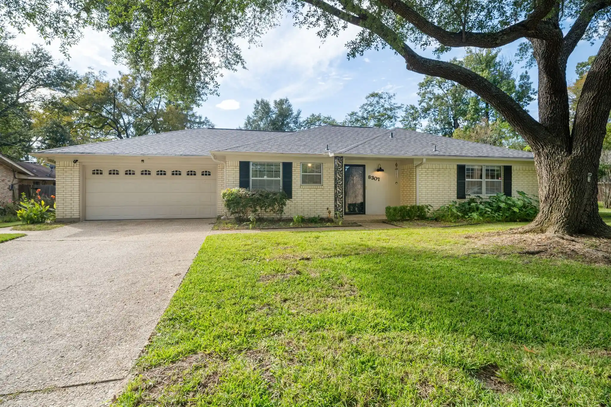 Single family home for sale at 8307 Oxford Dr, Tyler, TX 75703 | MLS# 21416138
