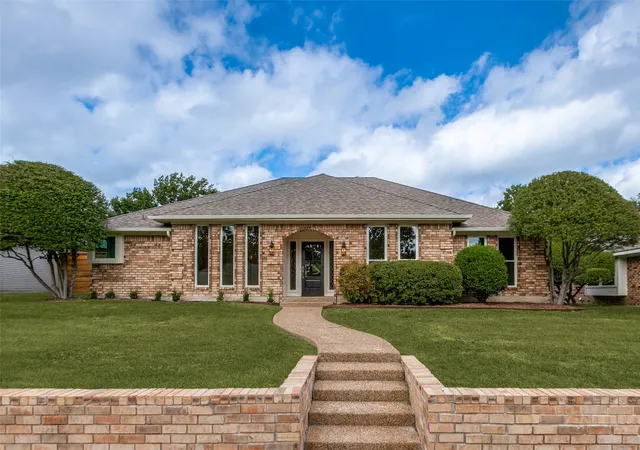 Single family home for sale at 1909 Chestnut Hl Ln, Richardson, TX 75082 | MLS# 21411500