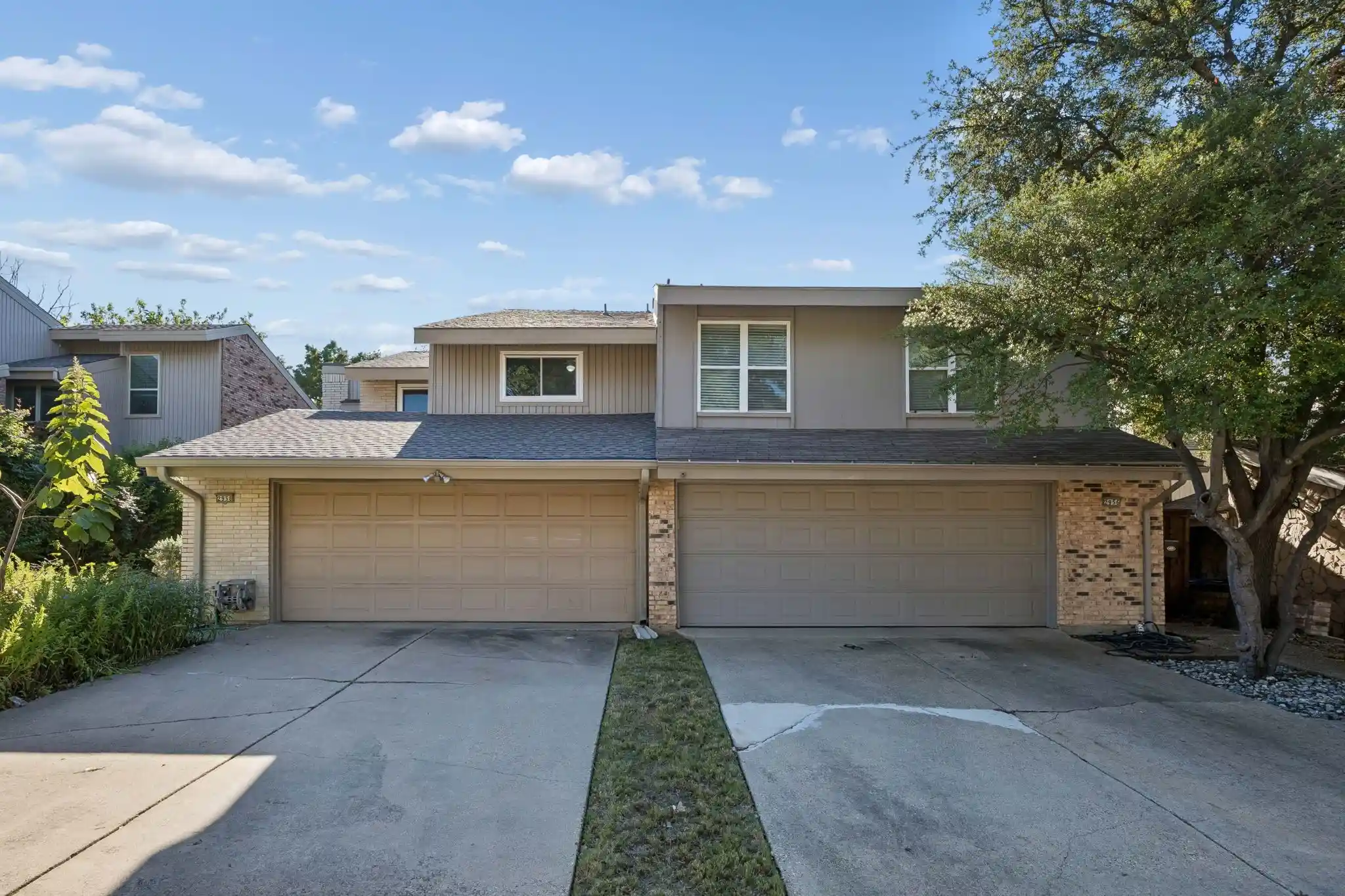 Photo 1 of Single family home for sale at 2958 Country Pl Cir, Carrollton, TX 75006 | MLS# 21399586 | Listing updated on 2026-10-28