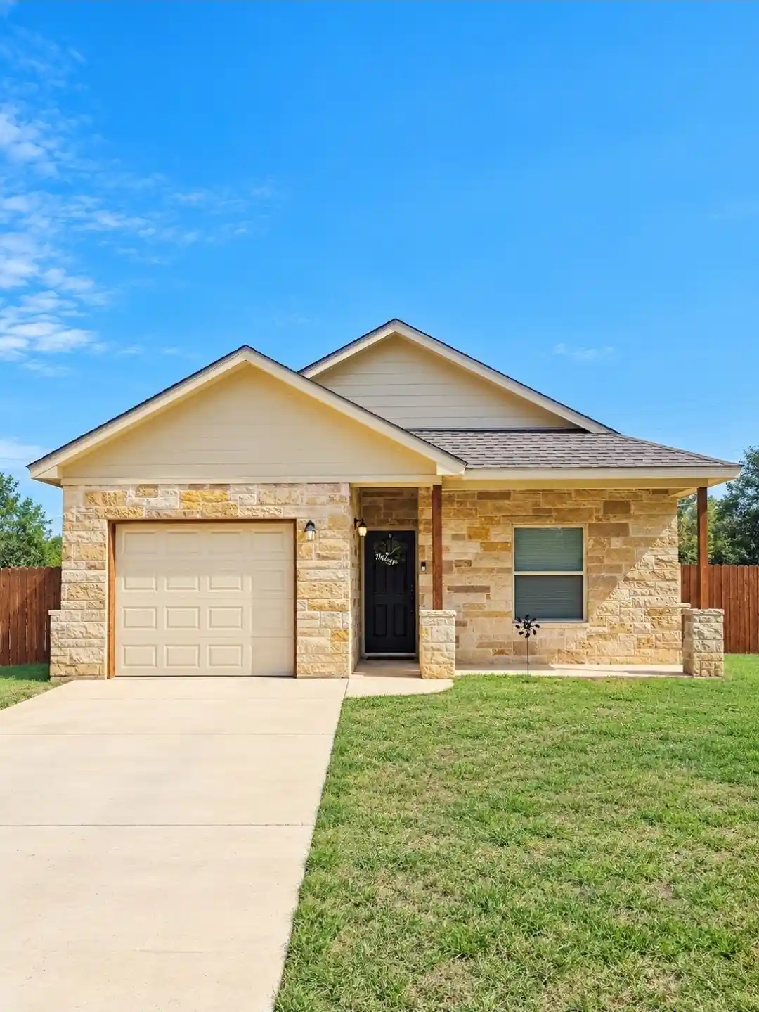 Single family home for sale at 1304 Glenwood Cir, Breckenridge, TX 76424 | MLS# 21416916