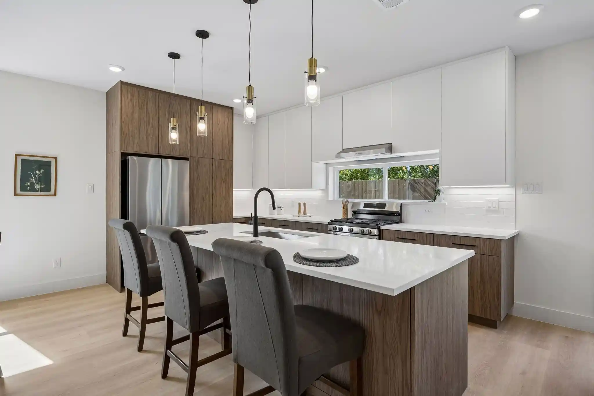 Photo 1 of Single family home for sale at 415 N Patton Ave, Dallas, TX 75203 | MLS# 21415295 | Listing updated on 2026-10-25