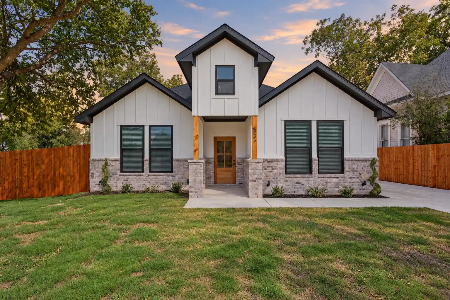 Single family home for sale at 933 N 12th Street, Waco, TX 76707 | MLS# 21417185 | Listing updated on 2026-10-24