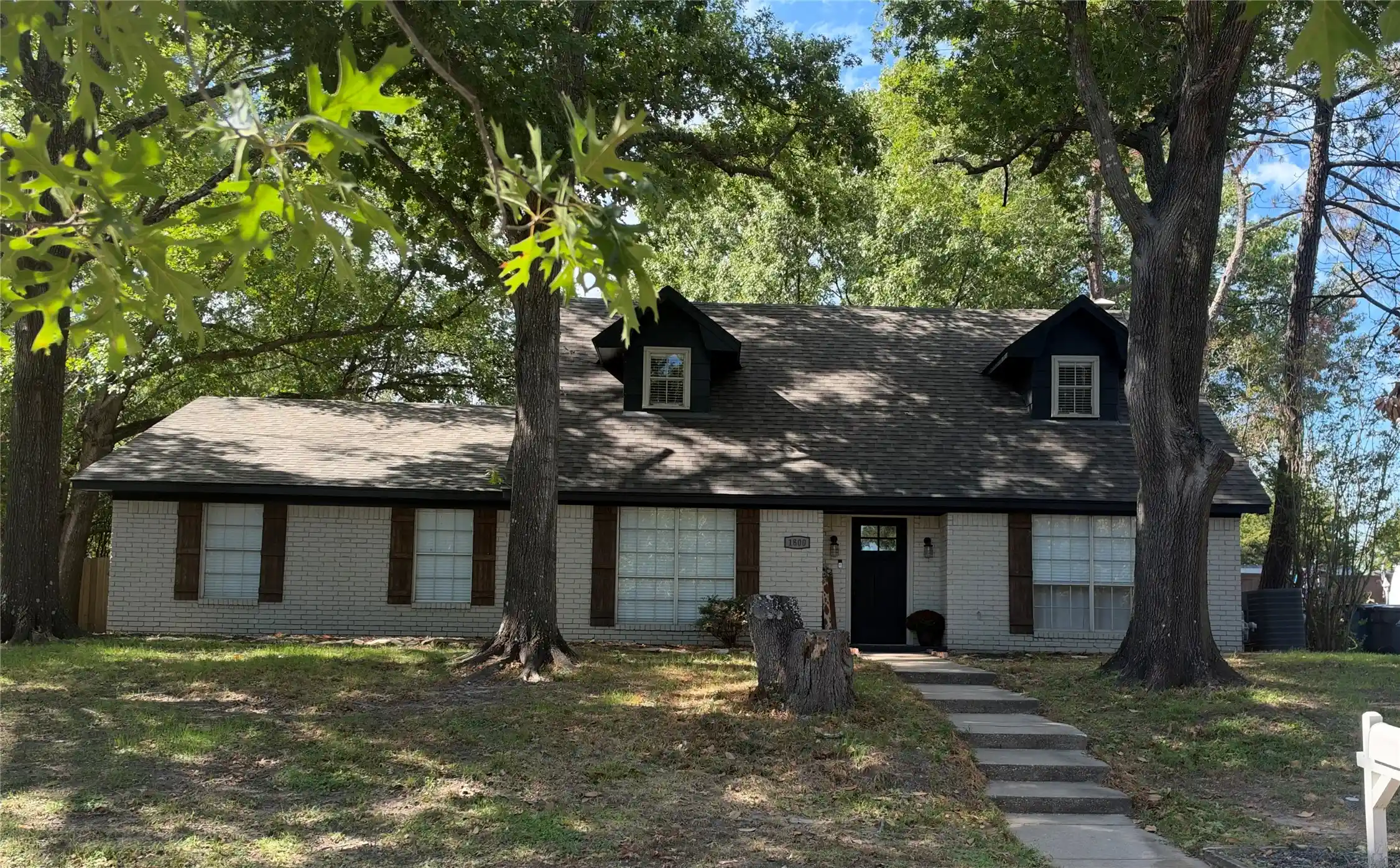 Photo 1 of Single family home for sale at 1800 Glenbrook St, Corsicana, TX 75110 | MLS# 21415190 | Listing updated on 2026-10-22
