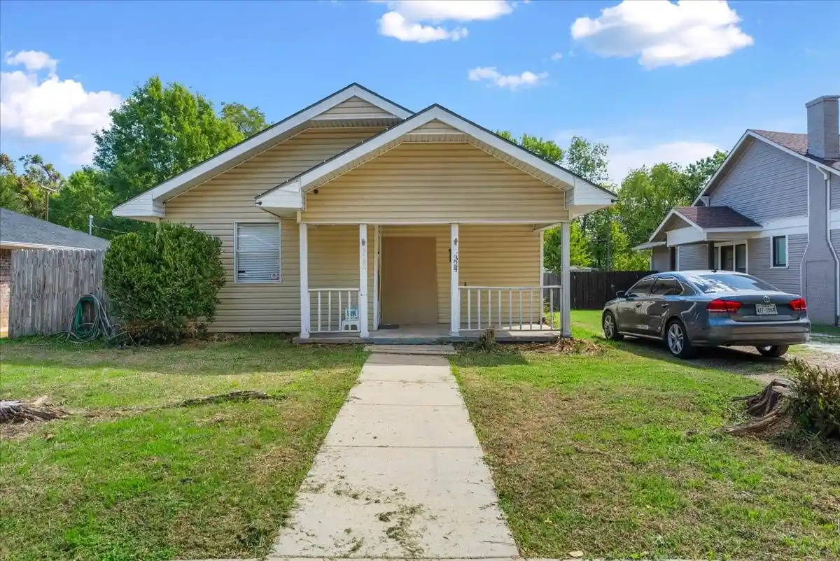 Photo 1 of Single family home for sale at 324 Cynisca St, Waxahachie, TX 75165 | MLS# 21416328 | Listing updated on 2026-10-27