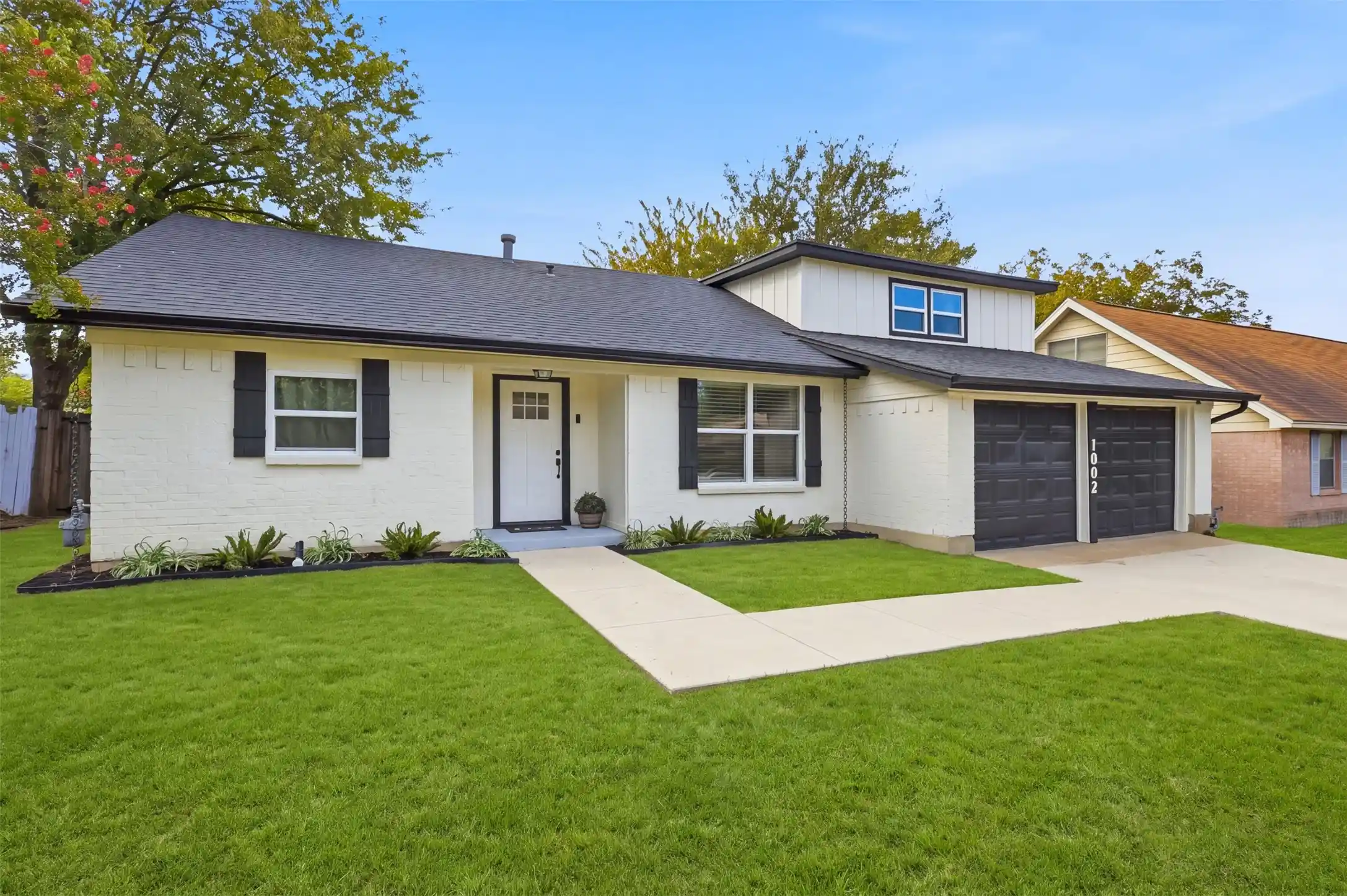 Single family home for sale at 1002 Rosewood Ln, Arlington, TX 76010 | MLS# 21416888