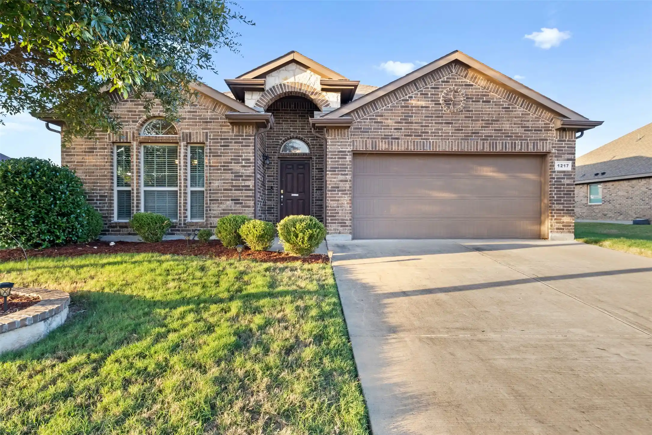 Photo 1 of Single family home for sale at 1217 Crst Ridge Dr, Red Oak, TX 75154 | MLS# 21415241 | Listing updated on 2026-10-22
