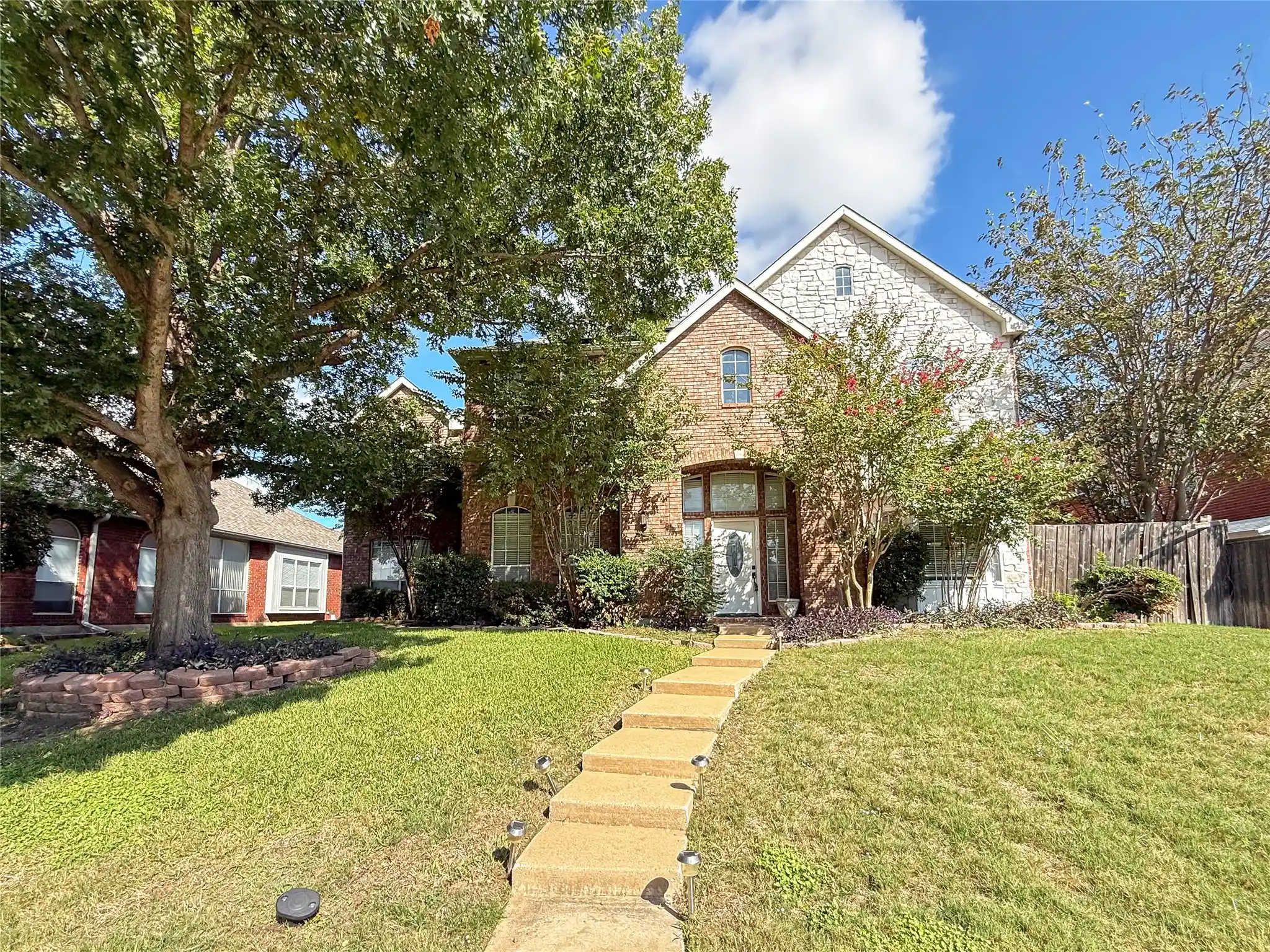 Photo 1 of Single family home for sale at 2569 Lands End Dr, Carrollton, TX 75006 | MLS# 21417929 | Listing updated on 2026-10-23