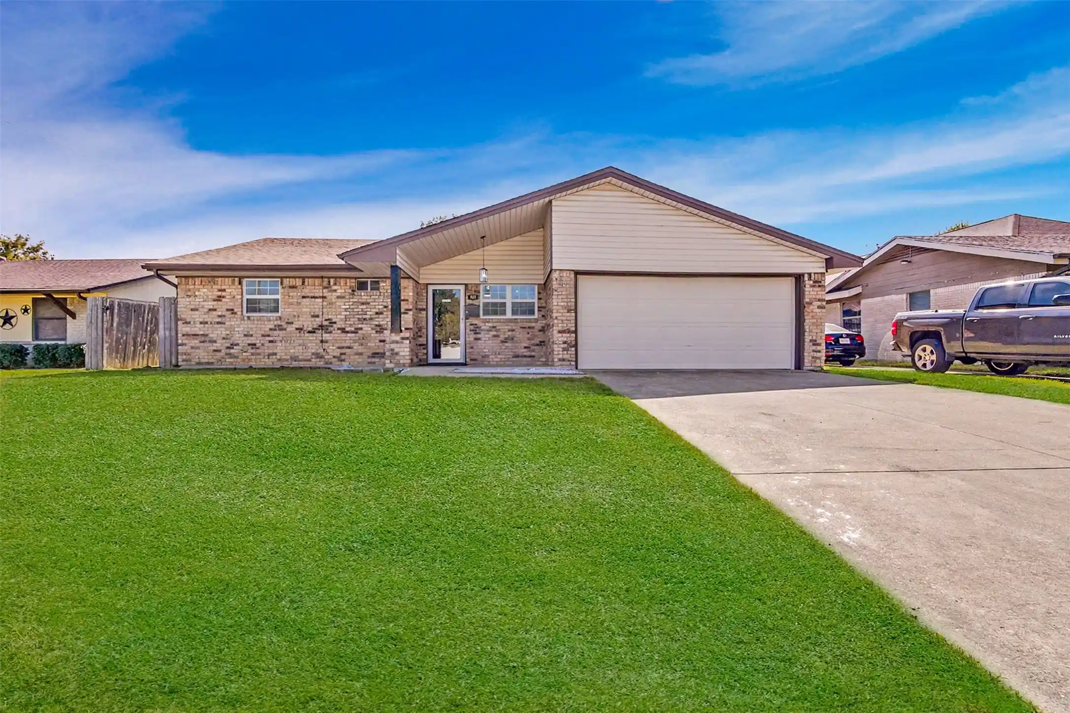 Photo 1 of Single family home for sale at 521 Cranbrook Ln, Grand Prairie, TX 75052 | MLS# 21418064 | Listing updated on 2026-10-28