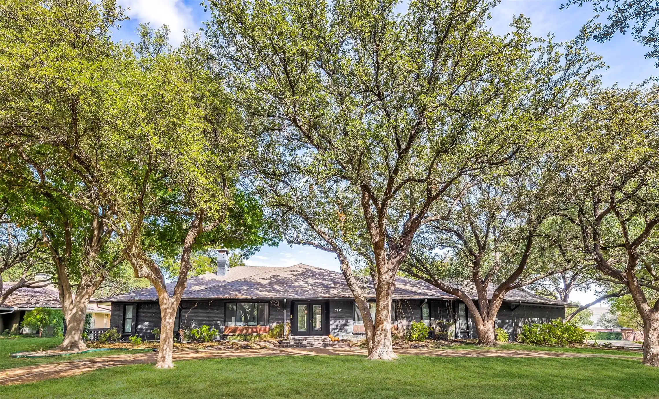 Photo 1 of Single family home for sale at 7257 Stefani Dr, Dallas, TX 75225 | MLS# 21417977 | Listing updated on 2026-10-25