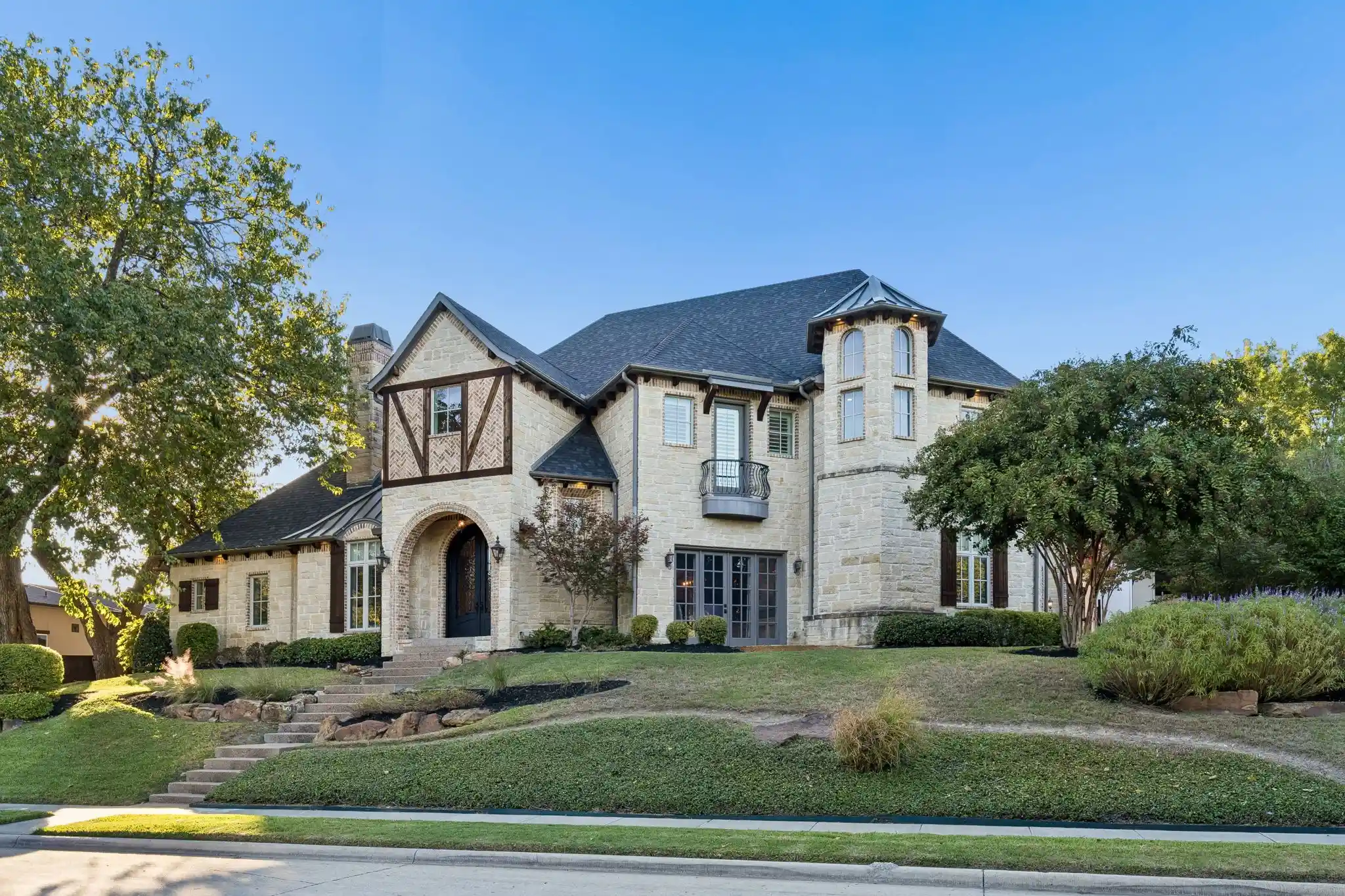 Photo 1 of Mansion for sale at 1204 Trl Ridge Dr, Mc Kinney, TX 75072 | MLS# 21416751 | Listing updated on 2026-10-25