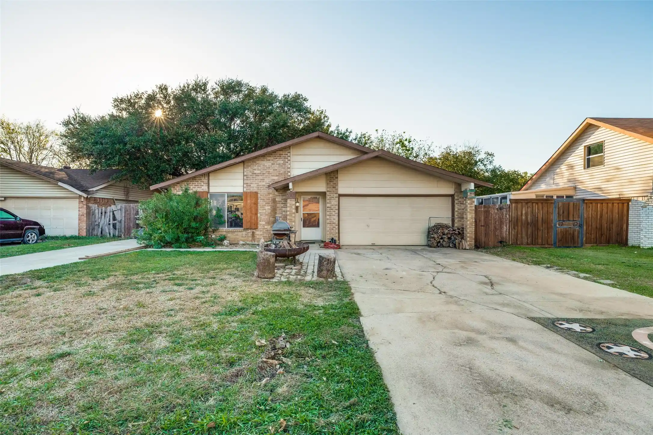 Single family home for sale at 5305 Countess Ct, Lake Dallas, TX 75065 | MLS# 21417446