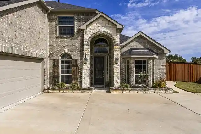 Photo 1 of Single family home for sale at 909 Heath Crk Dr, De Soto, TX 75115 | MLS# 21417852 | Listing updated on 2026-10-22