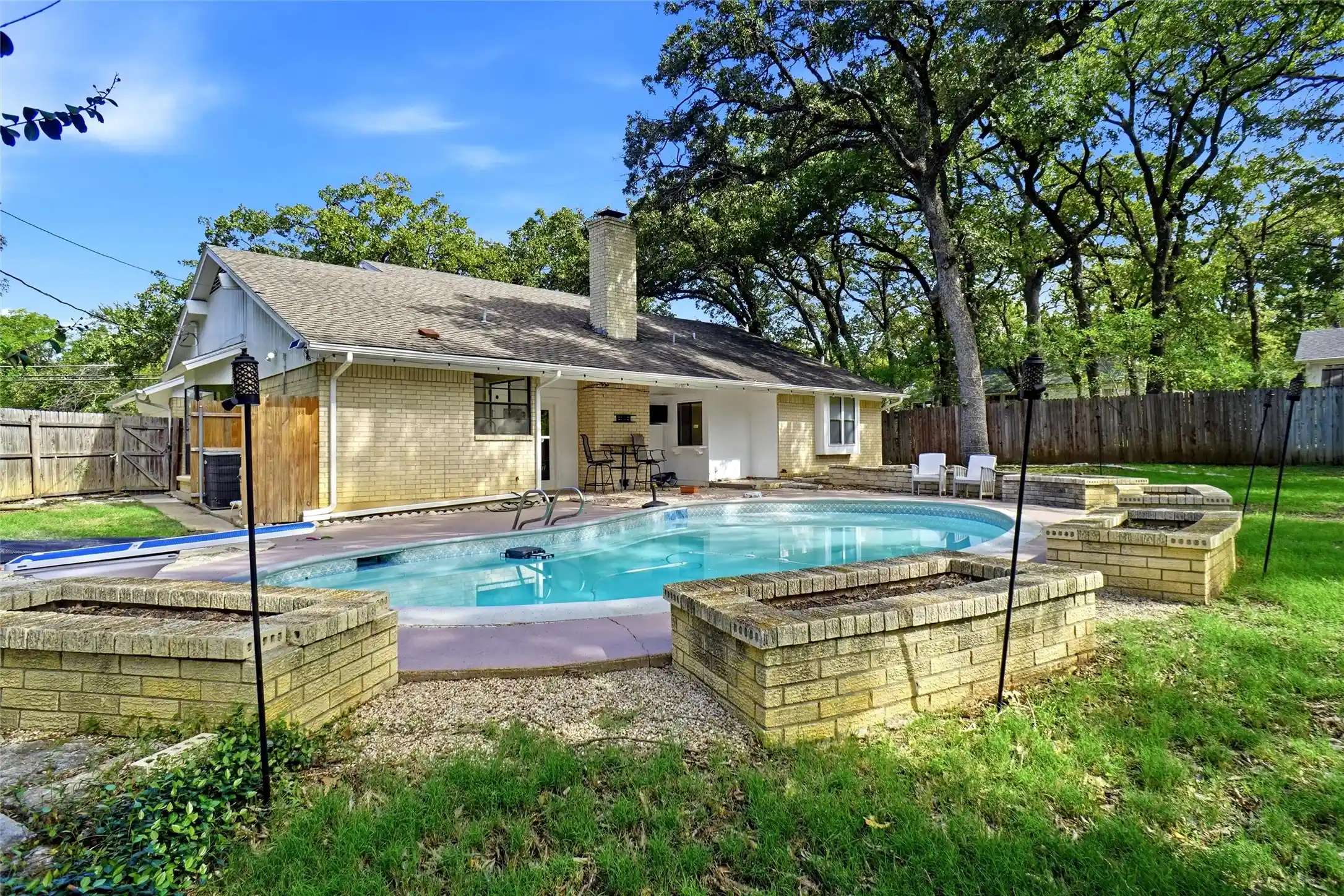 Photo 1 of Single family home for sale at 5016 Kemble St, Fort Worth, TX 76103 | MLS# 21416582 | Listing updated on 2026-10-24