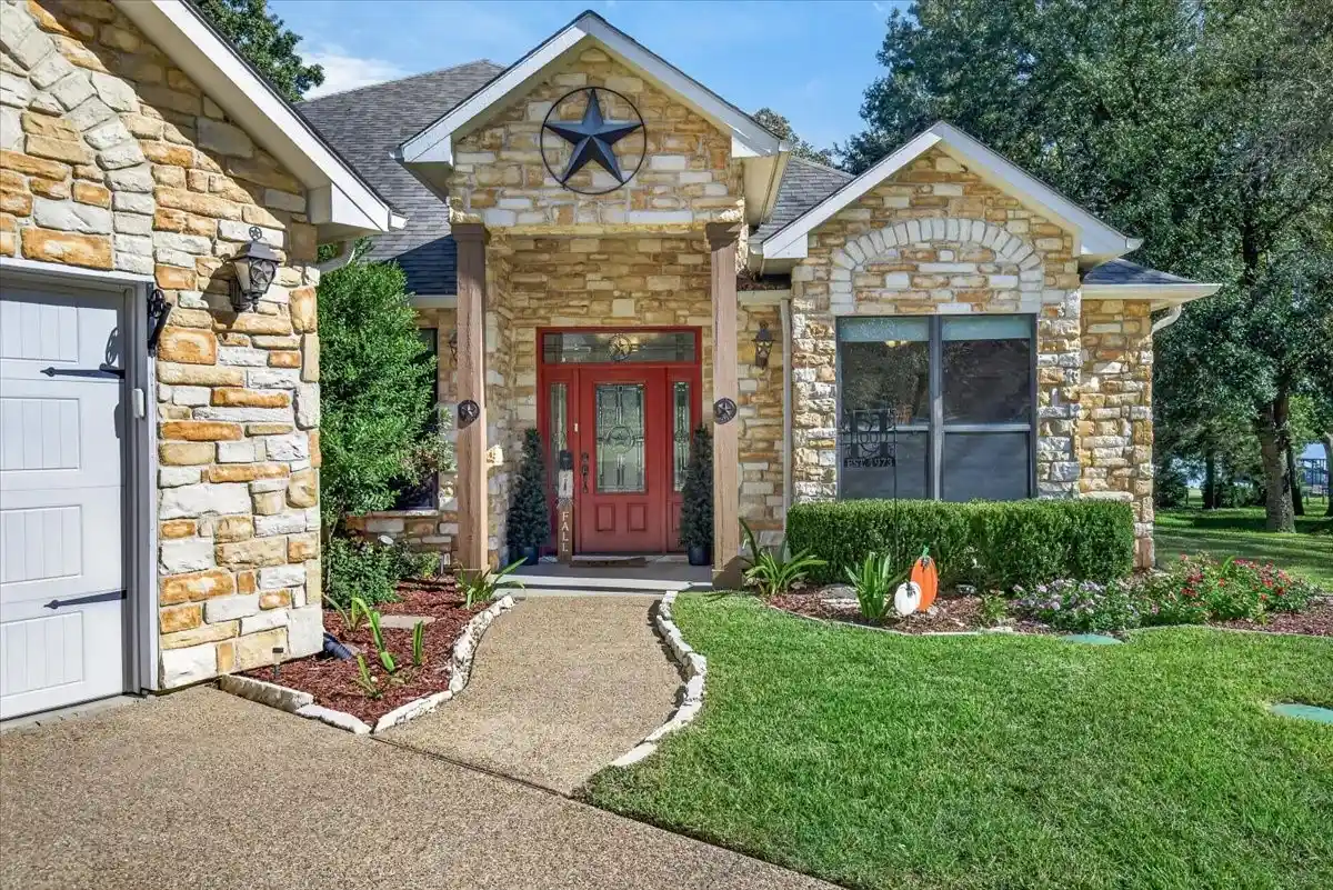 Single family home for sale at 3410 Christina Ct N, Athens, TX 75752 | MLS# 21418344