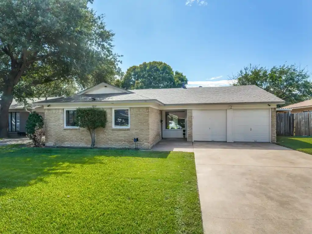 Photo 1 of Single family home for sale at 2912 Linden Lea, Irving, TX 75061 | MLS# 21416188 | Listing updated on 2026-10-27