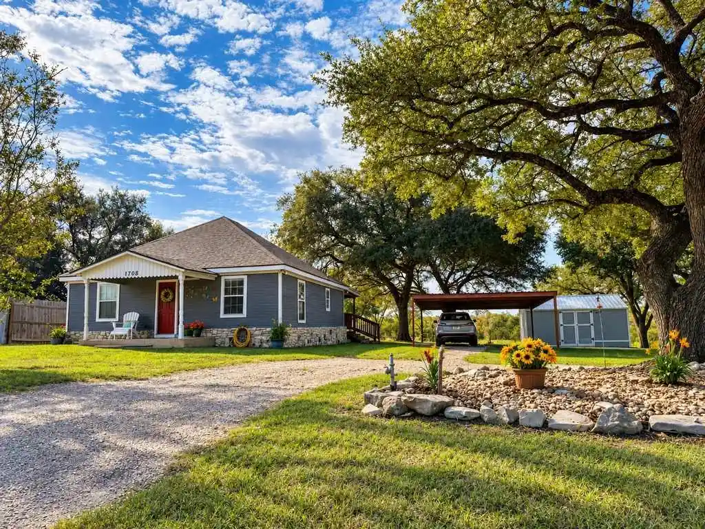 Single family home for sale at 1708 W Main St, Gatesville, TX 76528 | MLS# 21417306